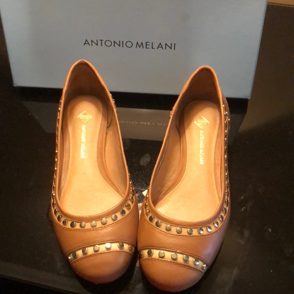 Antonio Melani. Size 6. Color: Tan/Nude